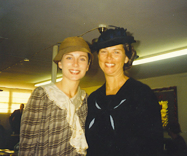 19/26 Georgia Enslen Pinkston and her mother Dianne in Grass Harp
